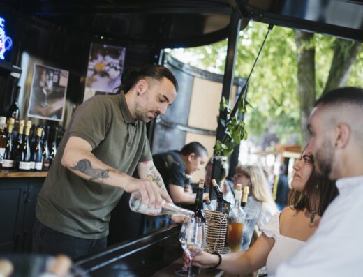 THE WINE TRUCK-FOODTRUCK PER CASAMENTS DE CATALUNYA