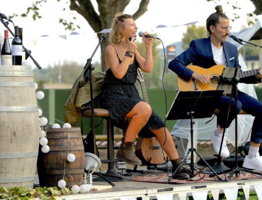 MUSICA PER APERITIU DE CASAMENT - MUSICA EN DIRECTE PER CASAMENTS - MUSICA PER CERIMONIA DE CASAMENT - DUET MUSICAL PER BODES - CASAMENTS DE CATALUNYA - LATRUP DUET